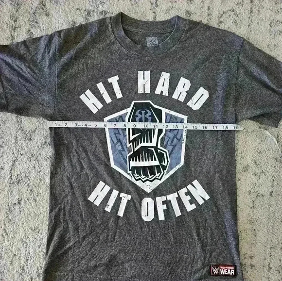 WWE Mens Gray Roman Reigns Hit Hard Hit Often Short Sleeve Crew Neck Tee M - Picture 9 of 9